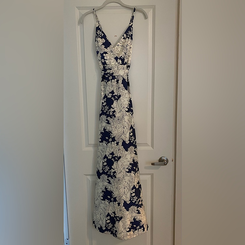 Lulu’s Tea Gardens Navy Blue Floral Print Satin Maxi Dress (S)